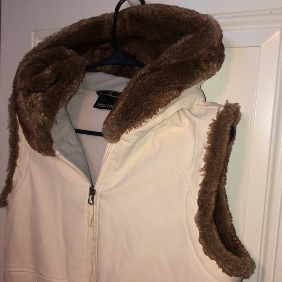 Marmot fur hoodie vest woman’s size L - Picture 3 of 10